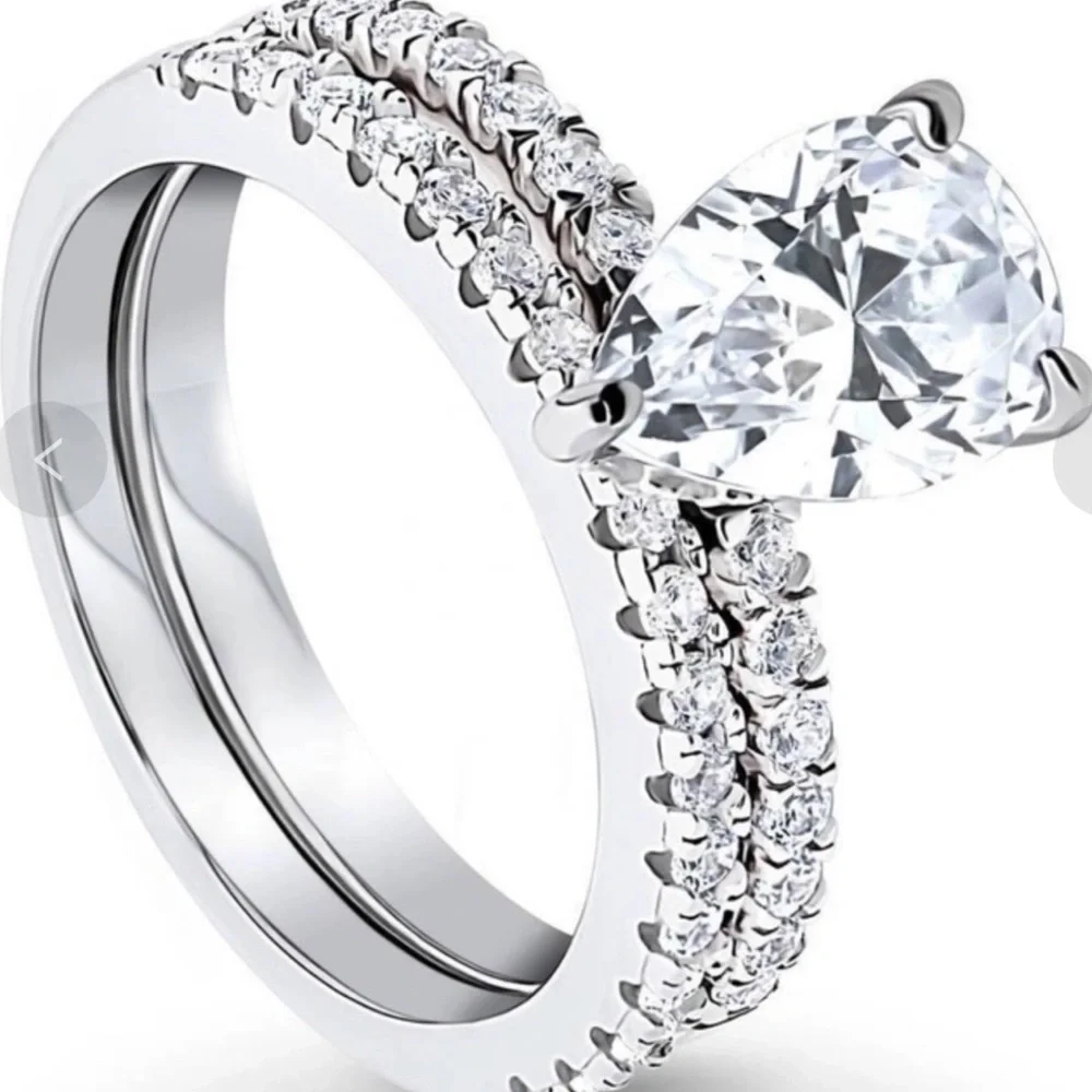 Elegant Water Drop Style Silver Ring with Clear Gemstone - NWOT - Picture 3 of 5